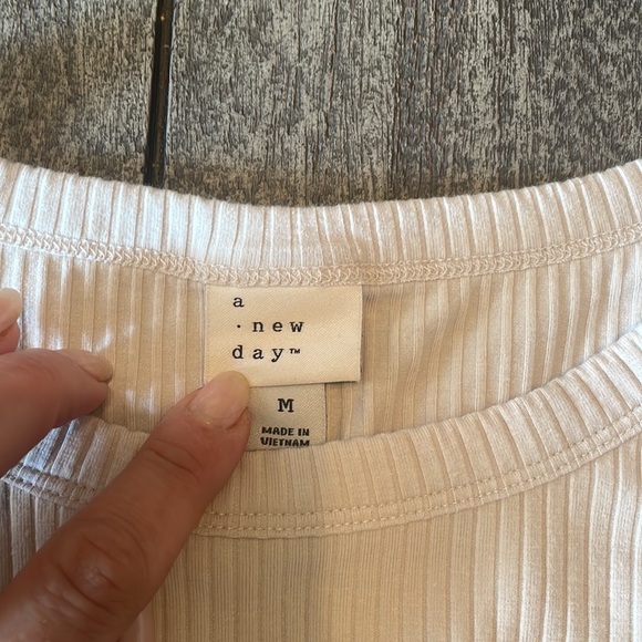 A New Day women's size Medium top light beige - cream color - Picture 3 of 3